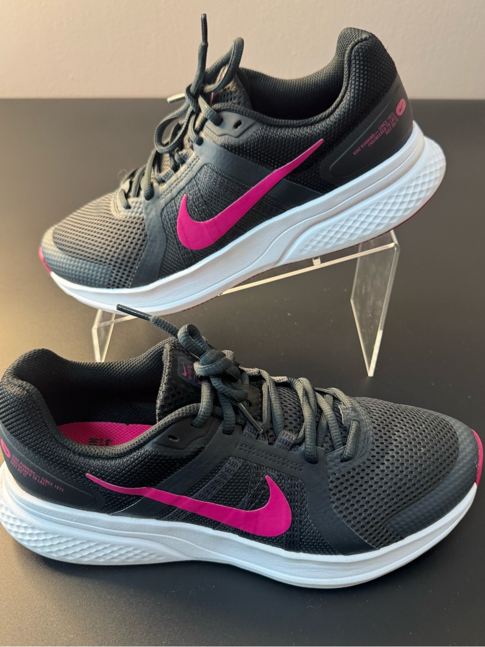 Nike Women's Dark Gray and Pink Motion Running Shoes Size 11 - Picture 2 of 12